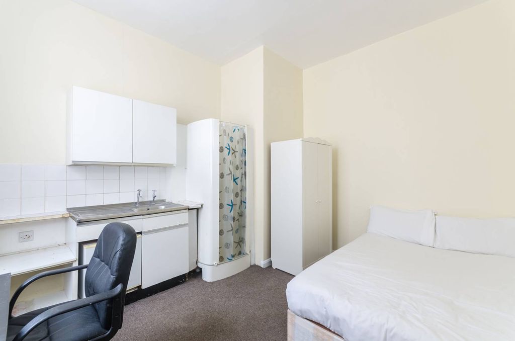 Property photo 1 of 3