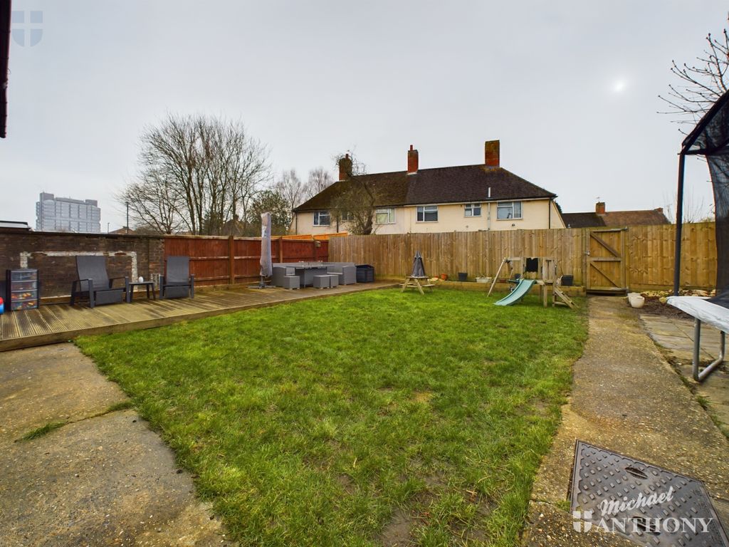 Property photo 3 of 15 Cam03218G0-Pr0535-Still013