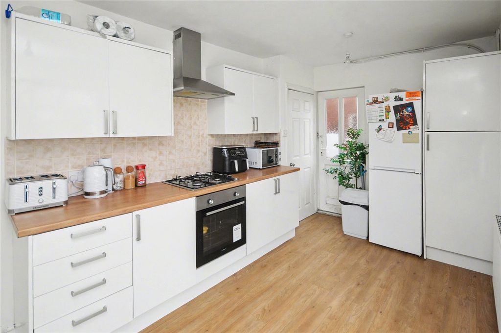 Property photo 3 of 12 Picture 3