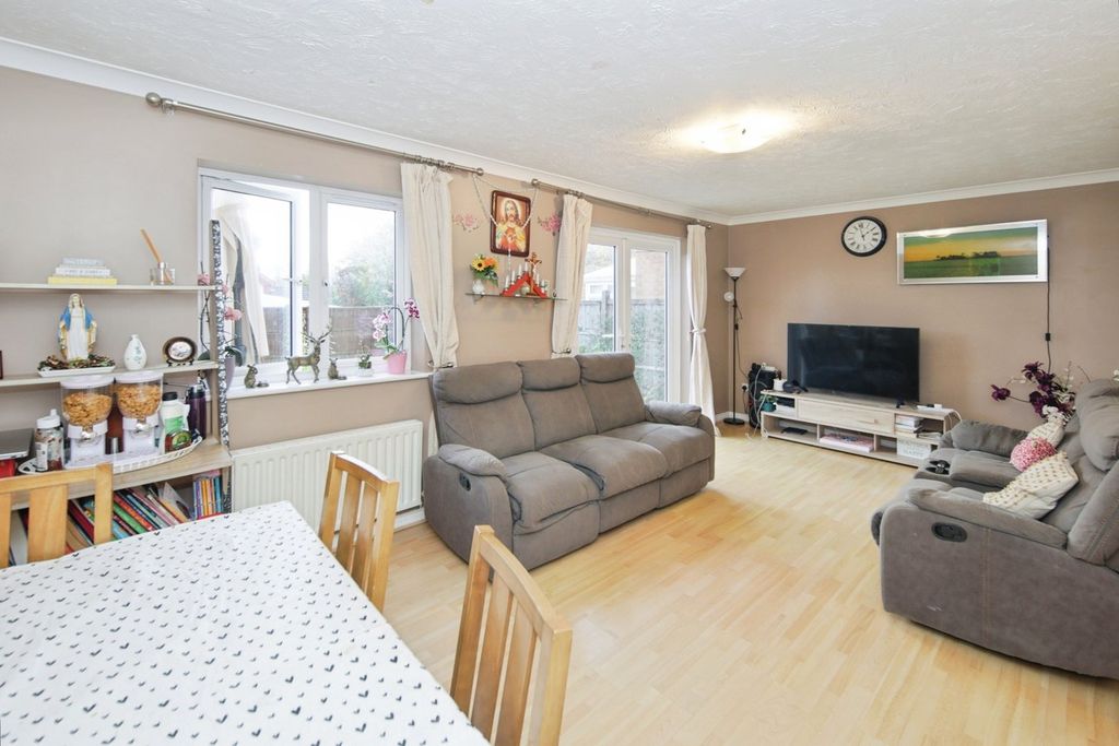 Property photo 2 of 17