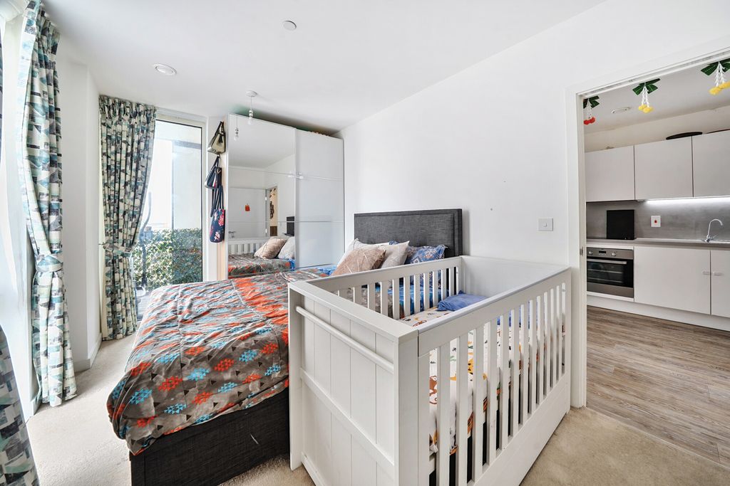 Property photo 3 of 13 1328730-19-688389...