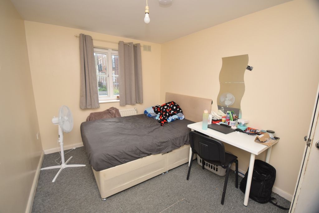 Property photo 3 of 6 Photo 2