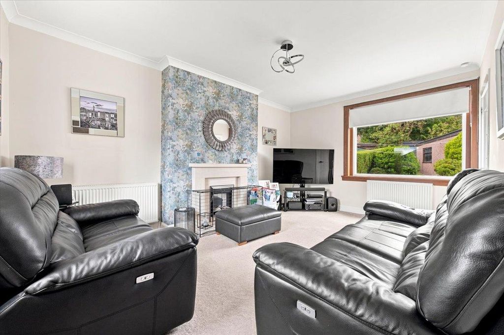 Property photo 2 of 24 12-14_Kirksyde_Ave_Kirkintilloch_012.Jpg