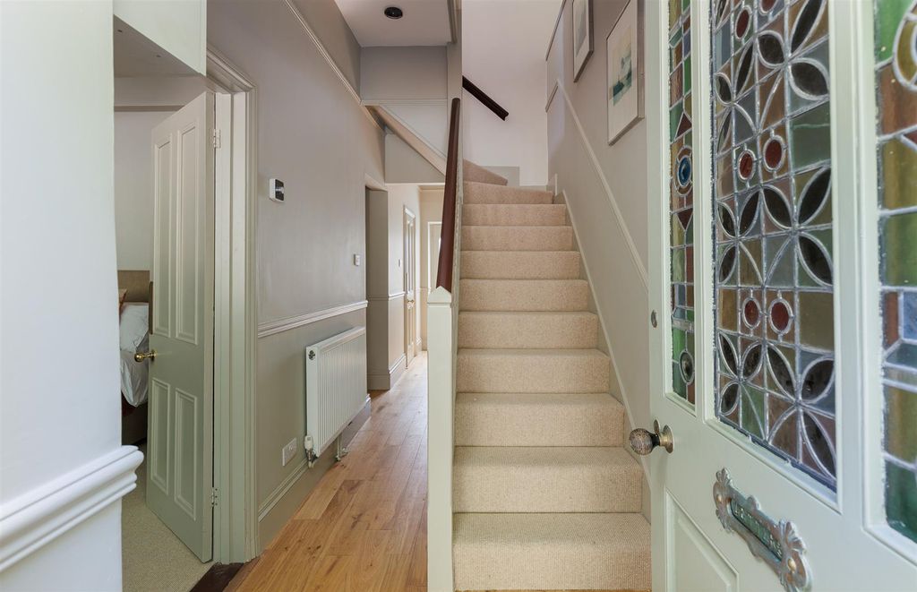 Property photo 2 of 25 Hallway