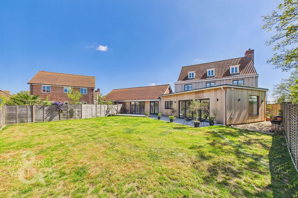 Property photo 2 of 53