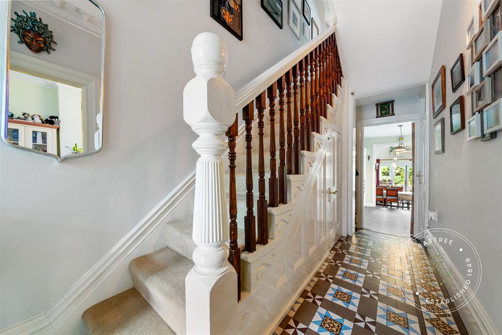 Property photo 2 of 46 Cressy-Road-08.Jpg