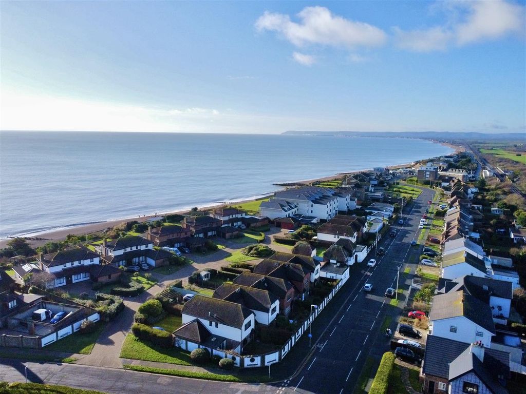 Property photo 2 of 28