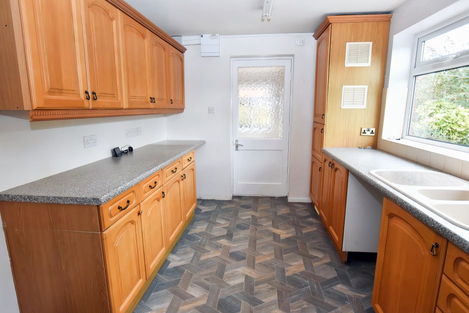 Property photo 2 of 16 Kitchen 2