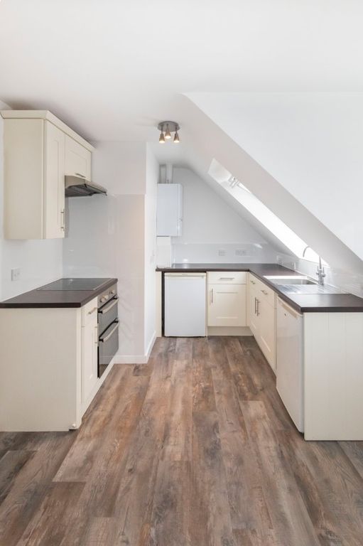 Property photo 3 of 8 Picture No. 12