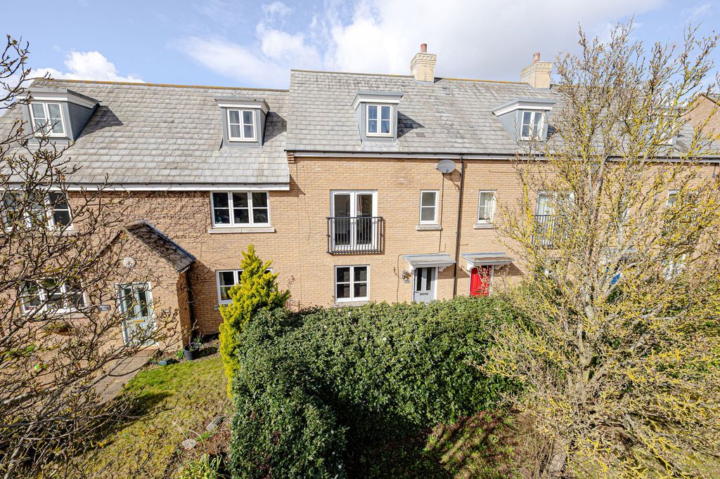 Property photo 2 of 24