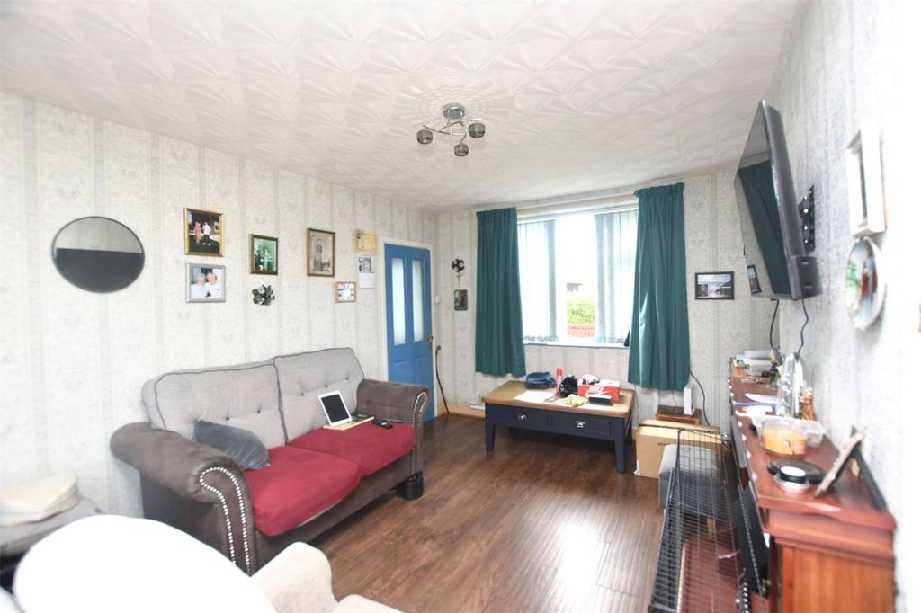 Property photo 2 of 12 Lounge