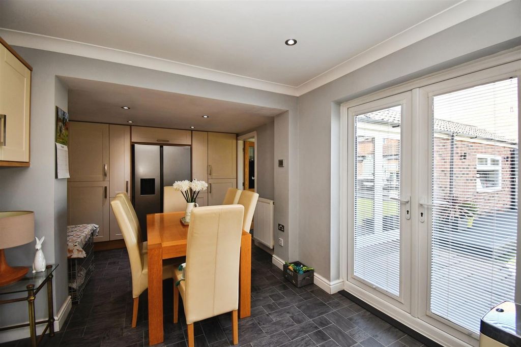 Property photo 3 of 20 Dining Room