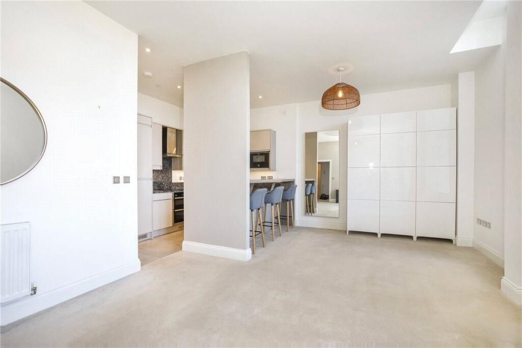 Property photo 3 of 11 Lounge/Kitchen