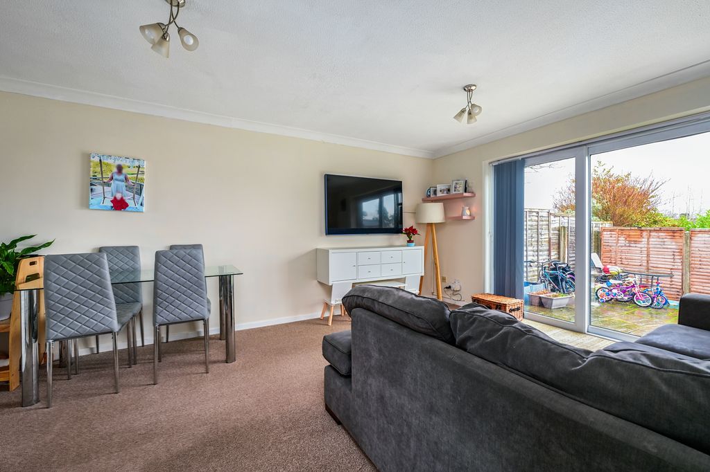 Property photo 2 of 8 64 Humber Way (5)