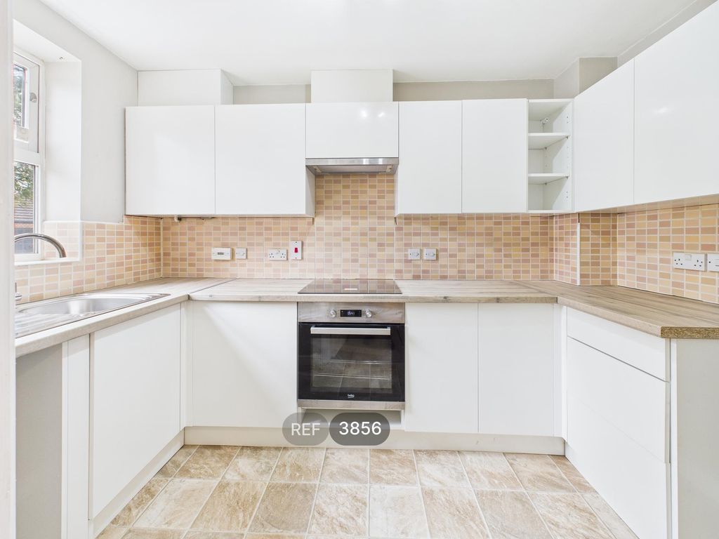 Property photo 3 of 14 Kitchen