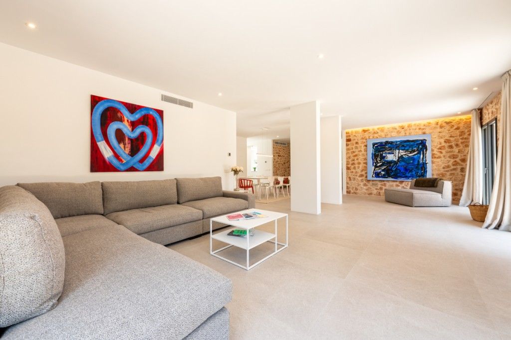 Property photo 3 of 20 Living