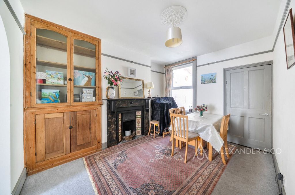 Property photo 3 of 12 0F27d59E-2Fb4-409...