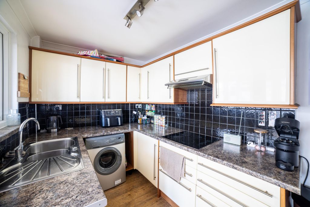 Property photo 3 of 16