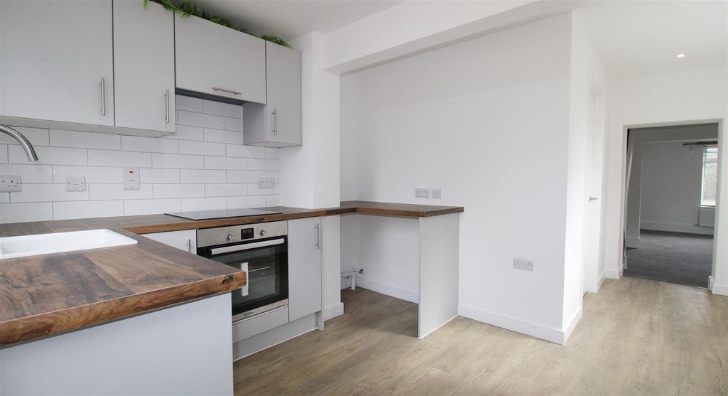 Property photo 3 of 15 Kitchen