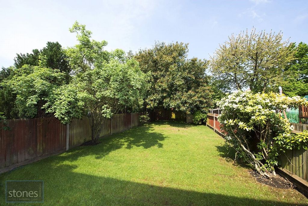 Property photo 2 of 12 Garden