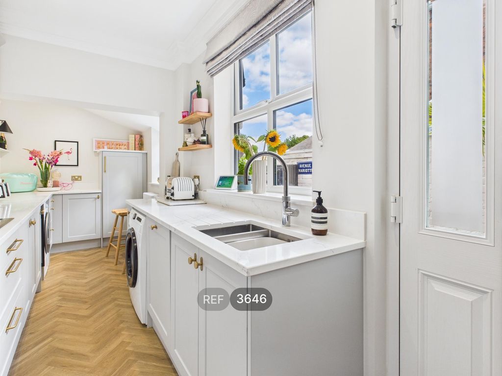 Property photo 2 of 23 Kitchen