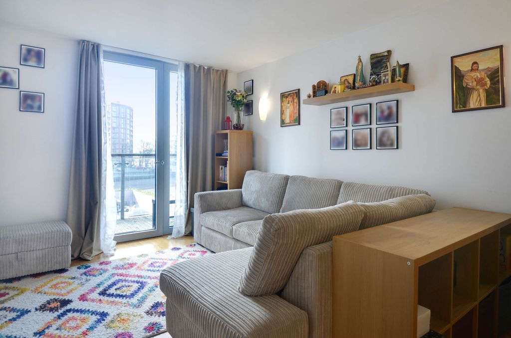 Property photo 1 of 19 Lounge Area (3).Jpg