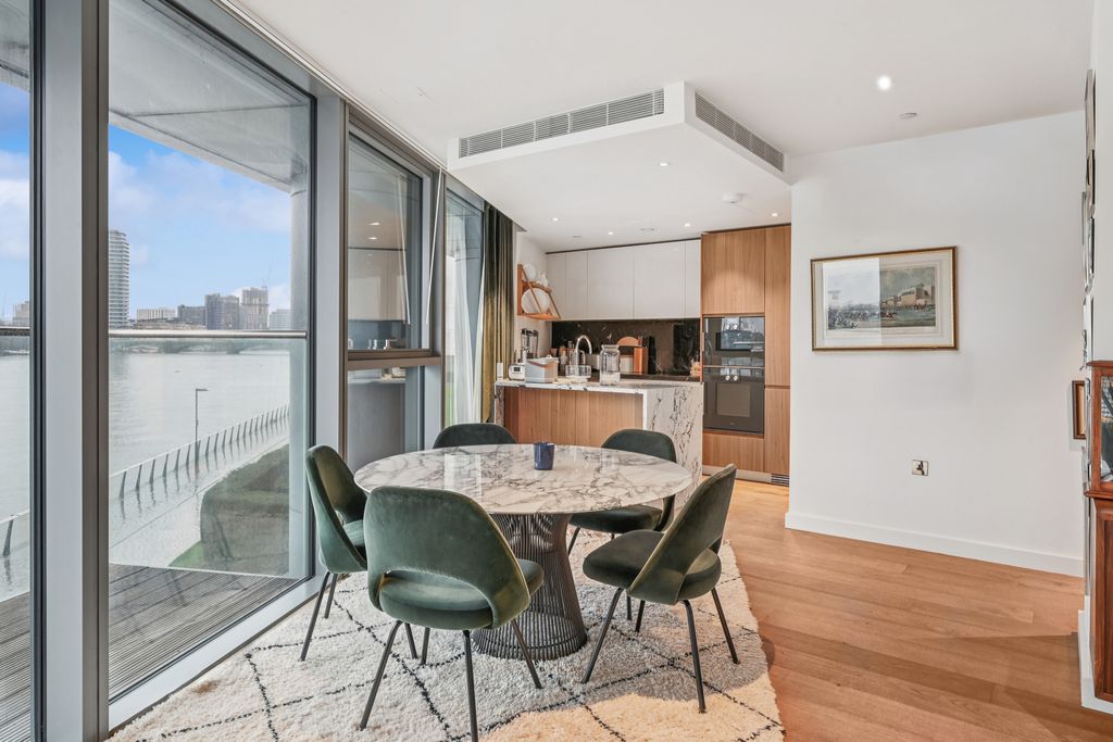 Property photo 2 of 34 Dining Room