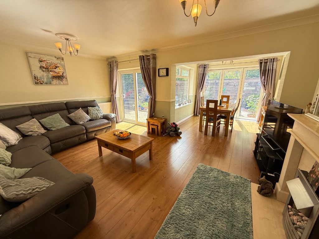 Property photo 2 of 18 5240153