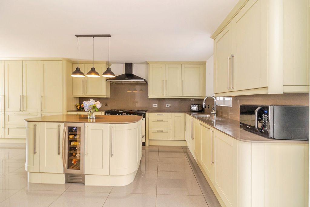Property photo 2 of 20 Pbox-Img.Jpg