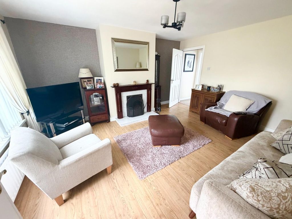 Property photo 3 of 16 Living Room