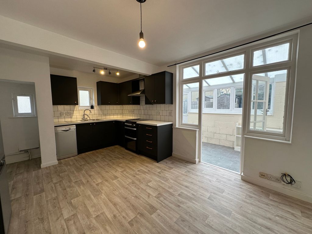 Property photo 3 of 12 Kitchen