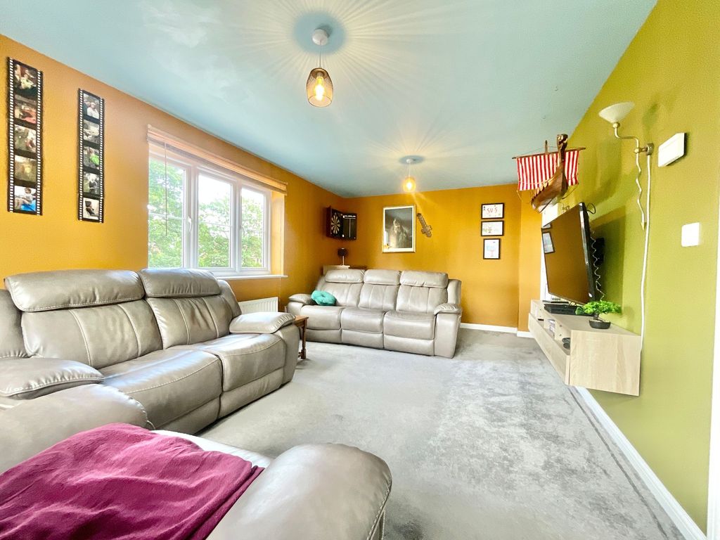 Property photo 3 of 28