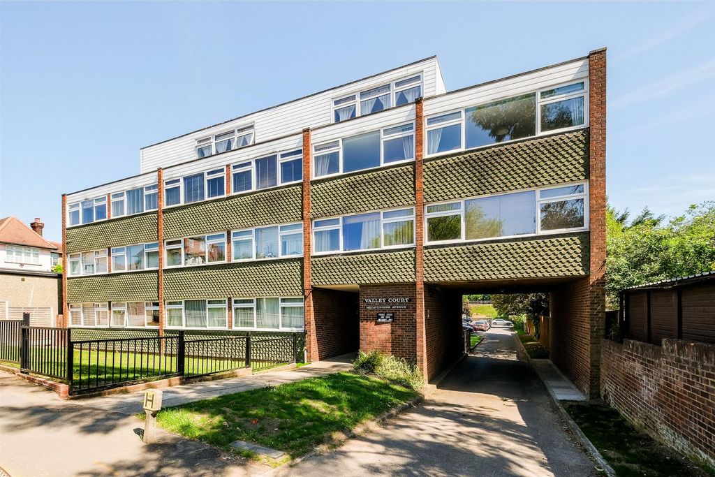 Property photo 1 of 20 15 Valley Court-31_Web.Jpg