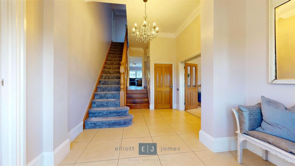 Property photo 3 of 33