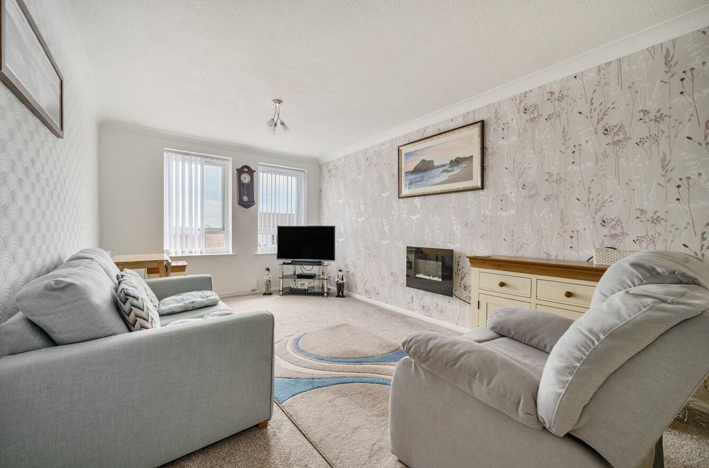 Property photo 2 of 13 1305319-8-684813B...