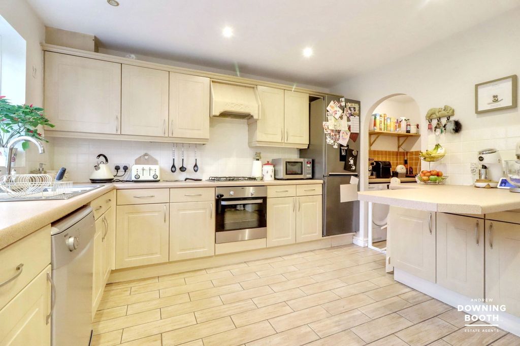 Property photo 2 of 23