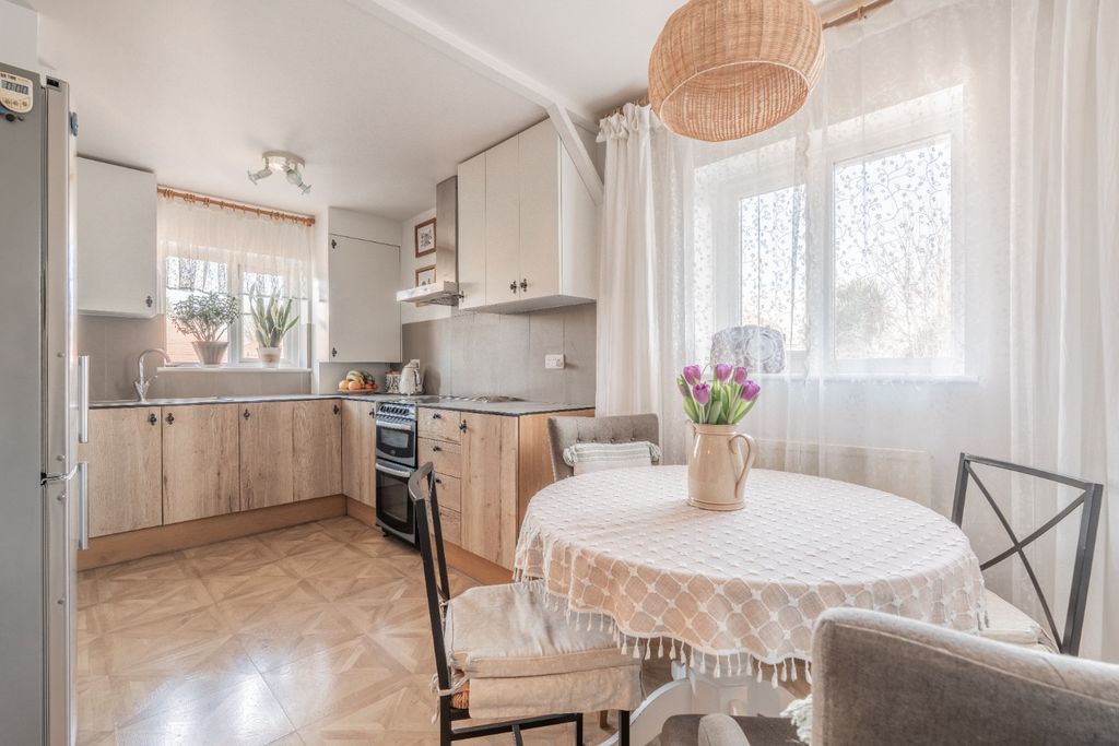 Property photo 3 of 25 4581803