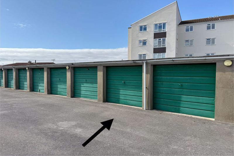 Property photo 2 of 11 Garage