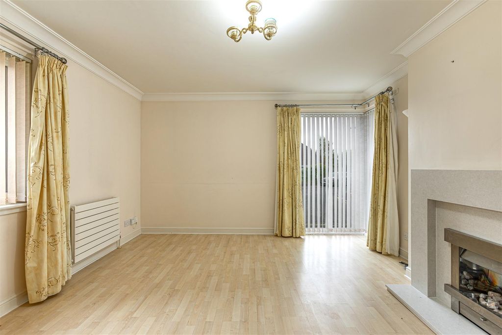 Property photo 3 of 33 19 Netherbank Galashiels 14.Jpg