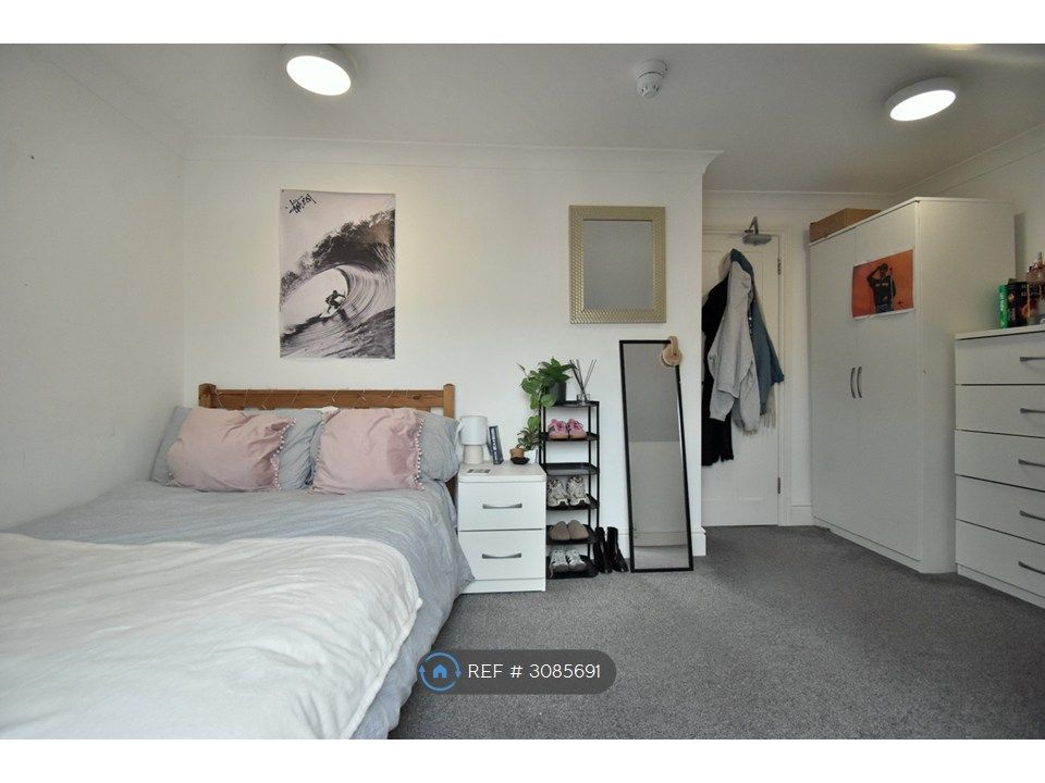 Property photo 2 of 17 Bedroom 6