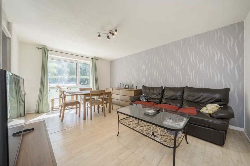 Property photo 2 of 4