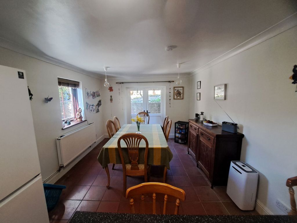 Property photo 3 of 23