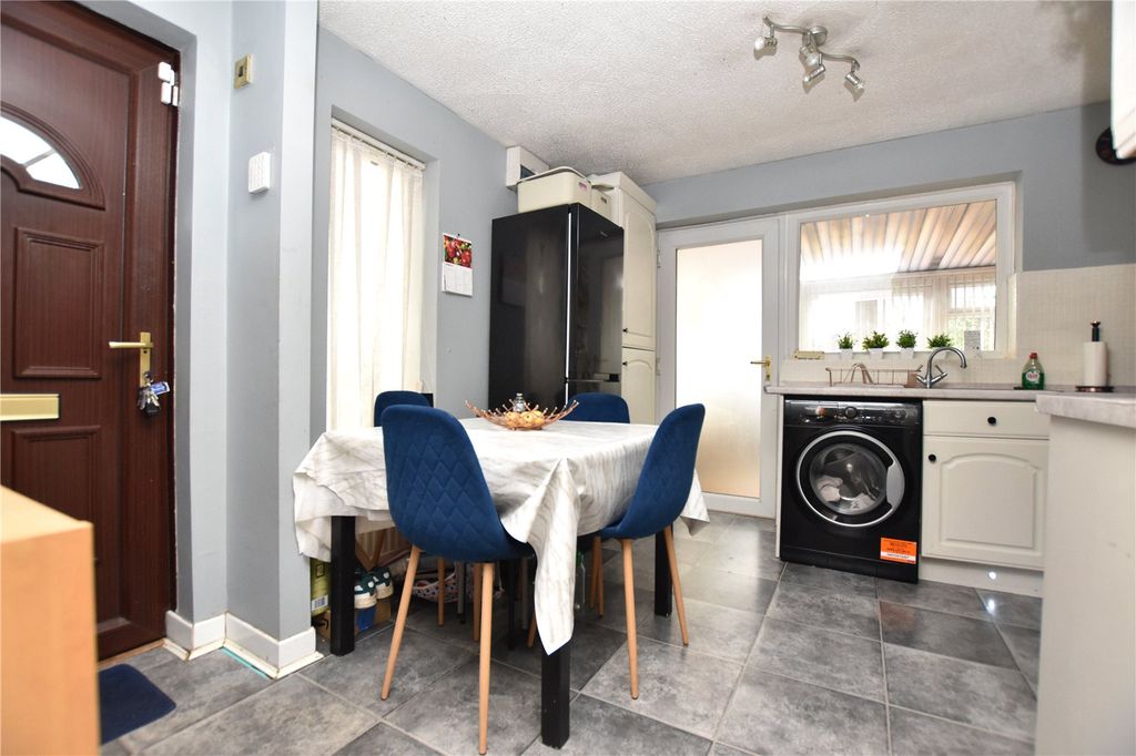 Property photo 2 of 21 Picture No. 14