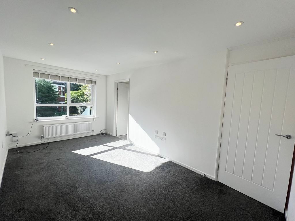 Property photo 1 of 9 Photo 6