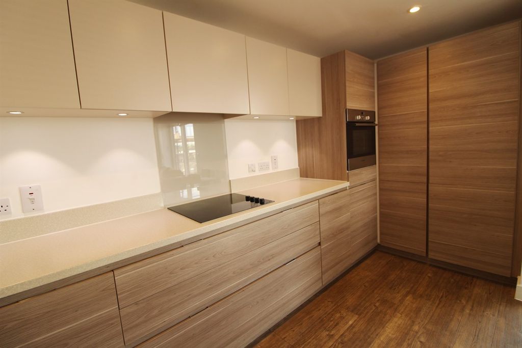 Property photo 3 of 8 Kitchen