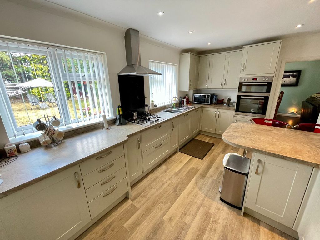 Property photo 3 of 16 4309602