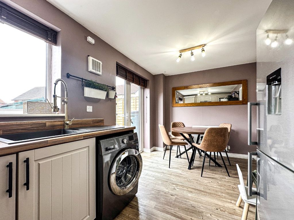 Property photo 3 of 13 5245493
