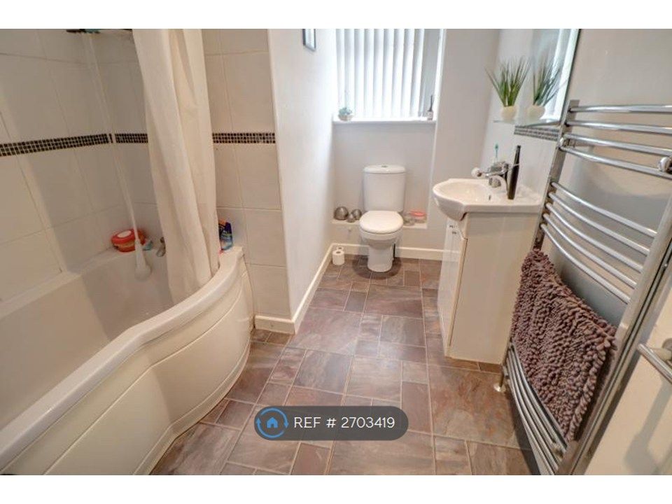 Property photo 2 of 10 Bathroom