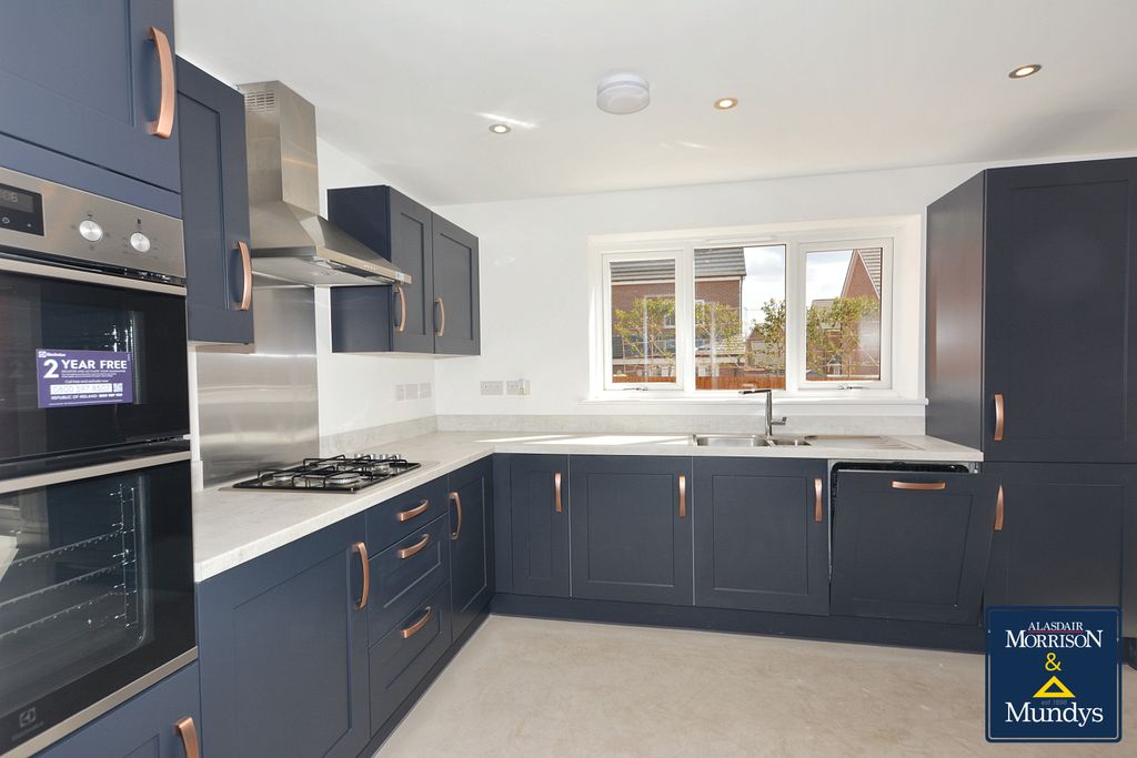 Property photo 2 of 11 Quality Kitchen
