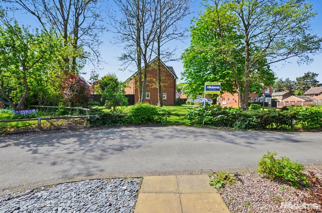 Property photo 2 of 27